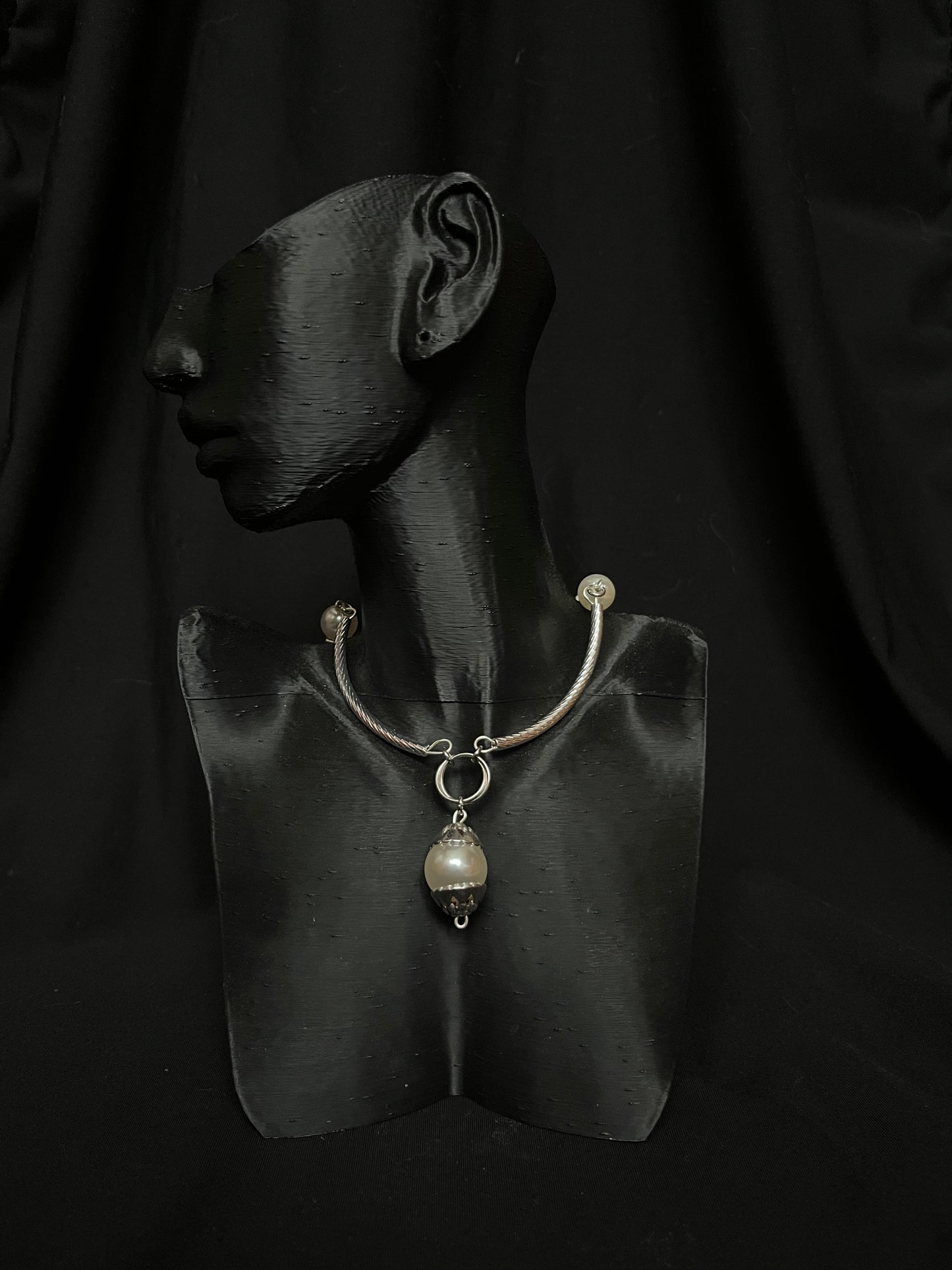 The Circle Pearl Necklace